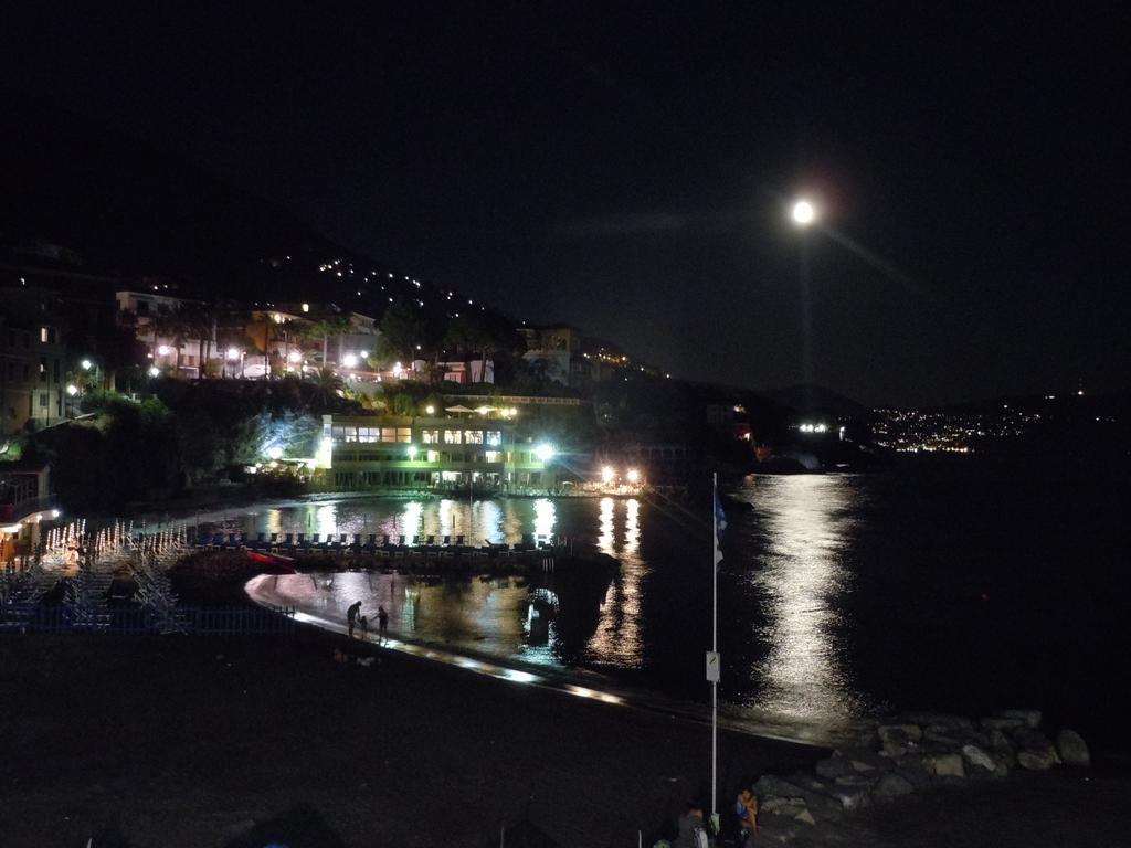 Апартаменты La Mansarda Sul Mare Больяско Экстерьер фото